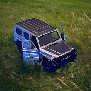 Jurassic World Mercedes Benz G Class 4x4 Jurassic Park 2015 Jada Toys 1:43